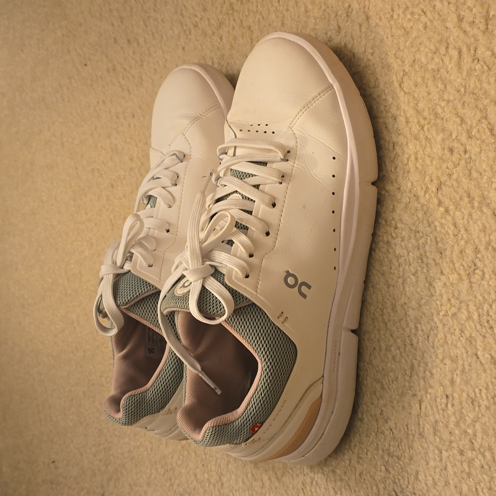 On Running Advantage The Roger White/ Rose Shoe Size 10.5W